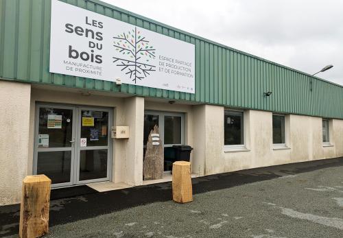 Iconographie - Les Sens du bois - Entrée des bâtiments