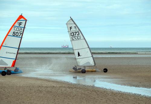 Iconographie - Pratique du char à voile sur la plage
