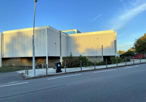 Iconographie - Salle ominsports Sully - Angle façades
