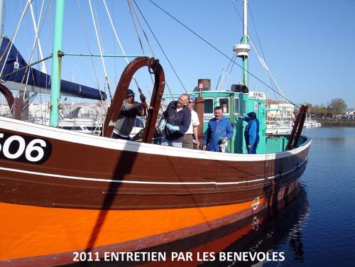 Iconographie - L'entretien du Kifanlo par des bénévoles 