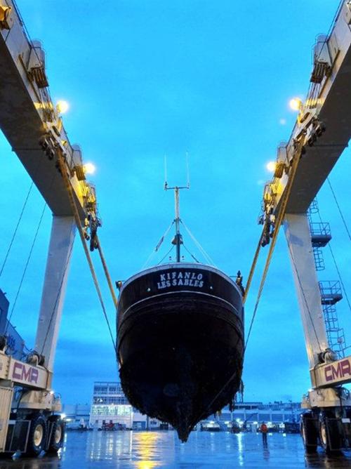 Iconographie - La restauration du Kifanlo par le charpentier Marlo