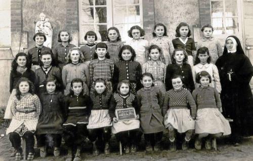 Iconographie - Elèves de l'école privée des filles