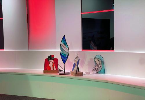 Iconographie - Objets de Cléa Timpani dans le studio de TV Vendée