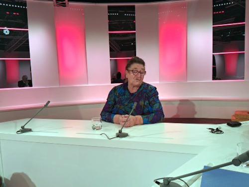 Iconographie - Eliane Pineau dans le studio de TV Vendée