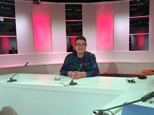 Iconographie - Eliane Pineau dans le studio de TV Vendée