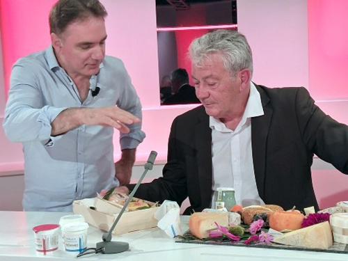 Iconographie - Pascal Beilevaire dans le studio de TV Vendée