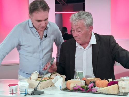 Iconographie - Pascal Beilevaire dans le studio de TV Vendée
