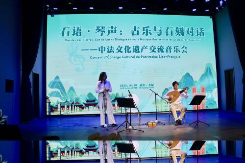 Iconographie - Tournée en Chine d'Alban Tixier, luth, et Louise Tixier, viole