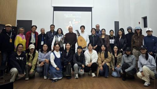 Iconographie - Tournée en Chine d'Alban Tixier, luth, et Louise Tixier, viole