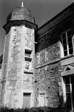 Iconographie - Tour du château de Champgillon