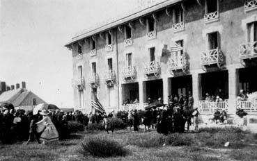 Iconographie - Fête pour les Américains à l'Hôtel de la plage