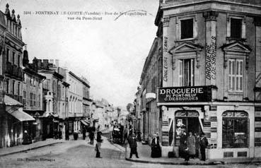 Iconographie - Rue de la République, vue du Pont Neuf