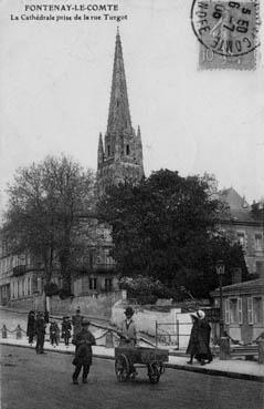 Iconographie - La cathédrale prise de la rue Turgot