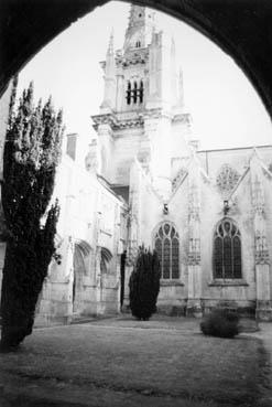 Iconographie - La cathédrale vue du cloître