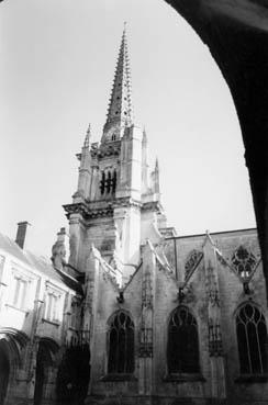 Iconographie - La cathédrale vue du cloître