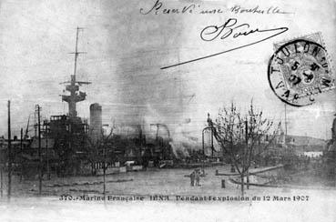 Iconographie - Marine Française - "Iéna" pendant l'explosion du 12 mars 1907