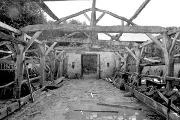 Iconographie - Démontage de la charpente de la grange de l'Îlot