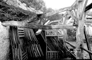 Iconographie - Démontage de la charpente de la grange de l'Îlot