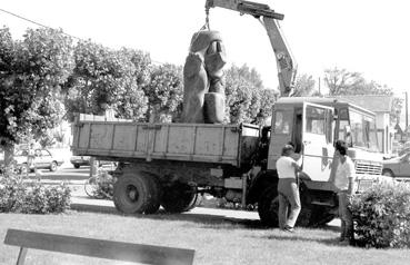 Iconographie - Transport des oeuvres de Gérard Voisin