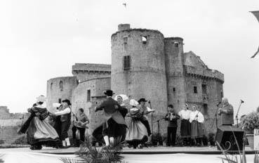 Iconographie - Tap Dou Païe sur scène à Clisson (44)