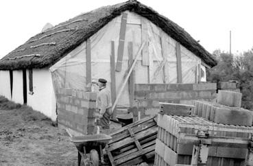 Iconographie - Construction des sanitaires au Daviaud