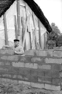 Iconographie - Construction des sanitaires au Daviaud