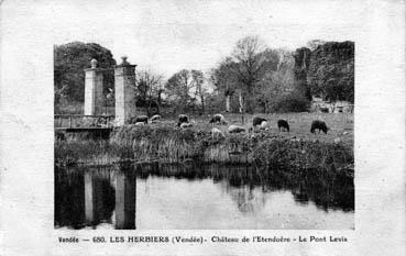 Iconographie - Château de l'Etenduère - Le pont Levis
