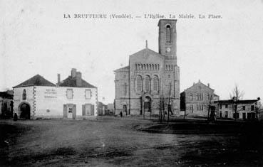 Iconographie - L'église, la mairie et la place