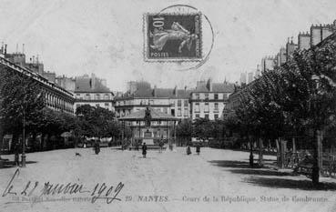 Iconographie - Cour de la République, statue de Cambronne