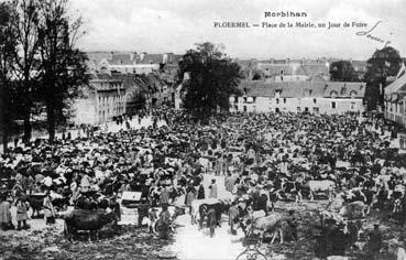 Iconographie - Place de la mairie, un jour de foire