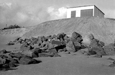 Iconographie - Enrochement contre l'érosion à la plage de la Pège