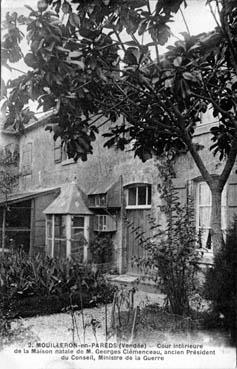 Iconographie - Cour intérieur de la maison natale de G. Clemenceau