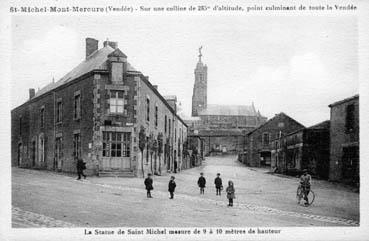 Iconographie - La statue de St Michel mesure 9 à 10 mètres