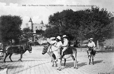 Iconographie - La place du château - De joyeuses cavalcades la traversent