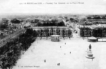 Iconographie - Vue générale sur la place d'Armes