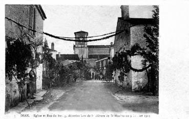 Iconographie - Eglise et rue du bourg décorées