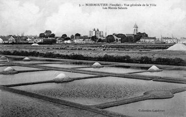 Iconographie - Vue générale de la ville. Les marais salants