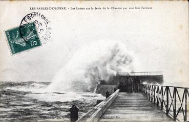 Iconographie - Un coup de mer sur la jetée de la Chaume