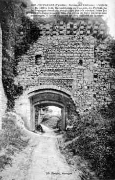 Iconographie - Ruines du château - L'entrée