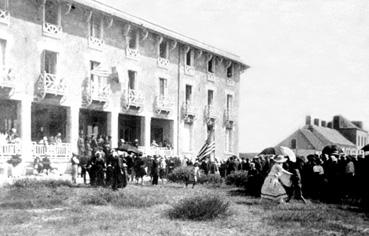 Iconographie - Fête nationale américaine à l'hôtel de la Plage