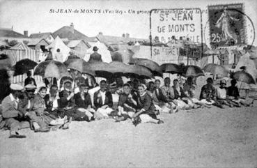 Iconographie - Un groupe de maraîchins et la plage