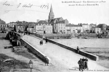 Iconographie - Vue générale et le pont reliant St-Gilles à Croix-de-Vie