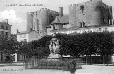Iconographie - Statue Ricard et le Donjon