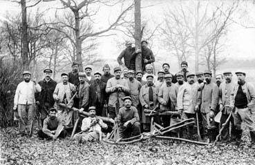 Iconographie - Militaires au bois