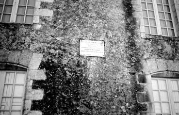 Iconographie - Plaque sur la façade de la Vieille Fonteclose
