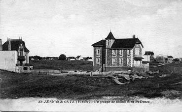 Iconographie - Un groupe de chalets dans les dunes