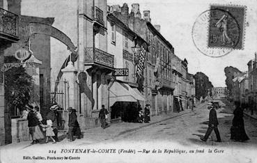 Iconographie - Rue de la République, au fond la gare