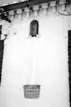 Iconographie - Niche d'une maison basse, route de la Roche