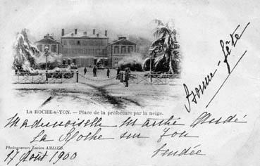 Iconographie - Place de la préfecture par la neige