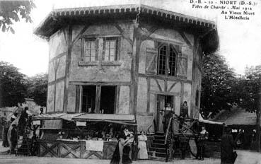 Iconographie - Fête de la Charité - Mai 1912 - Au Vieux Niort, l'Hôtellerie